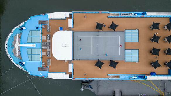 Amawaterways AmaMagna Sun Deck Pickleball ©Volker Vornehm.jpg